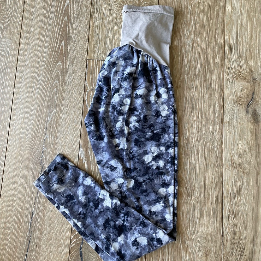 Printed maternity leggings. Very comfortable